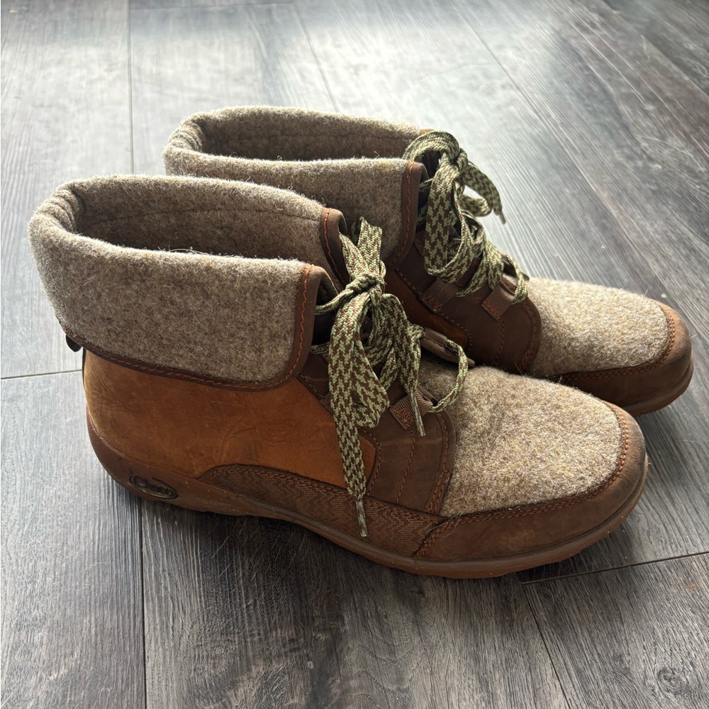 CHACO BARBARY HIKING BOOT